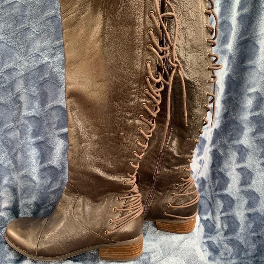 Knee high size 8 zip up boots Two Lips